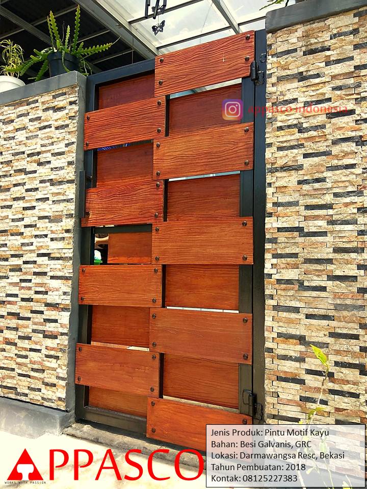 Pintu Gerbang Pagar Rumah Unik dari Besi dan Motif Kayu di Darmawangsa Bekasi